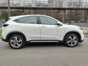 USED 2022 M-NV I Low Mileage Automatic <b>Panoramic</b> Sunroof LED lights LED Daytime Lights 6 Seats Ready to - Product Image 4