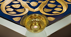 10 pouces fabriqués à la main Designer en laiton Urli en relief traditionnel indien Pot de fleur décor à la maison Diwali festivités Table Top ustensile - Product Image 4