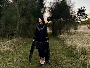 Presentando el nuevo diseñador Chinon Silk Sequence y Zari bordado trabajo superior y Palazzo con Secuencia y corte trabajo borde Dupatta - Product Image 2