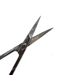 Ciseaux à cuticules pointus en acier inoxydable incurvés professionnels de haute qualité de 9.5cm Outil de beauté réutilisable durable Marque personnalisée OEM - Product Image 1