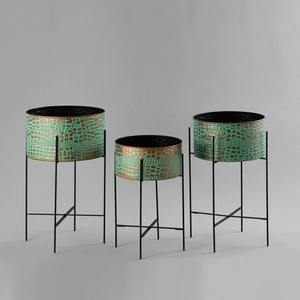 Jardinière en métal moderne et élégante avec support pour la décoration de jardin, de bureau et de balcon disponible à bas prix - Product Image 2