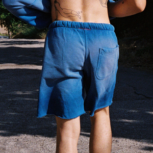 Pantalones cortos de felpa francesa desgastados vintage con logotipo personalizado para hombre - Product Image 3