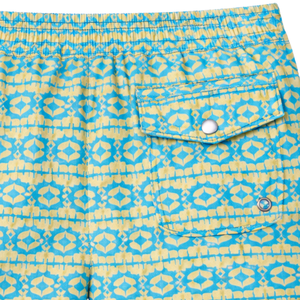 Shorts de bain recyclés pour hommes, motif animal turquoise, séchage rapide, avec taille élastique et poches à cordon - Product Image 4
