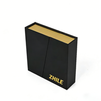 Boîte en carton à rabat magnétique personnalisée de qualité supérieure pour les cadeaux de parfum et de bougies, logo imprimé avec un vernis UV localisé, emballage pour chaussettes