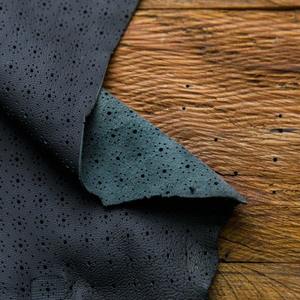 Cuir bleu foncé découpé au laser avec motif fleur de plumeria Disponible en 1 à 22 pieds carrés Commandez des produits en cuir. - Product Image 2