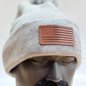 Gorro de punto de costura con parche de cuero redondo cuadrado personalizado estilo de diseñador gorro Unisex para adultos gorro acanalado sin puños - Product Image 4