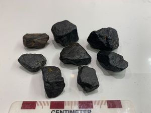 Kualitas tinggi batu Coltan Ore 30% Ta2O5 konten hitam kusam bijih logam untuk dijual