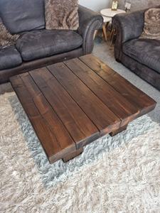 Table basse en bois massif rustique faite à la main, extra large, extra large, 1m x 1m, table basse en bois robuste, table basse de style rustique - Product Image 3