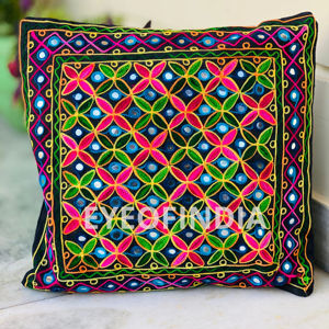 Belles housses de coussin indiennes faites à la main avec motif floral brodé Suzani Technique traditionnelle tissée pour la décoration de la maison - Product Image 1