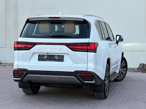 NUEVO LEXUS LX700 2025 BLANCO, MOTOR V6 TURBO DE 3.5L, 409HP/5200RPM, 6 CILINDROS, 7 PLAZAS, TRANSMISIÓN AUTOMÁTICA DE 10 VELOCIDADES - Product Image 2