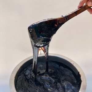 Résine de Shilajit himalayenne naturelle et biologique, testée en laboratoire, 500g, qualité or, provenant des montagnes de l'Himalaya au-dessus de 17 000 pieds de hauteur - Product Image 1