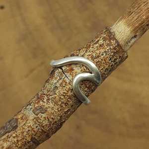 Anillo de bodas de plata de ley 925 hecho a mano con diseño ondulado atractivo de fábrica suministro directo al por mayor tienda en línea disponible - Product Image 1