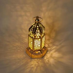 Farol de Vela Marroquí de Metal Dorado Premium Especial para Ramadán con Intrincados Relieves, Brillo Cálido Ambiental, Decoración Festiva Elegante para el Hogar - Product Image 6