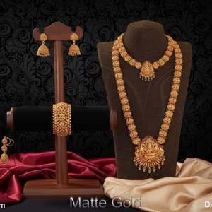 Conjunto Dulhan de templo de oro mate hecho a mano, collar de joyería nupcial india tradicional, pendientes y Maang Tikka perfecto - Product Image 1