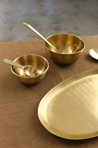 Bols de service en laiton uniques avec des motifs royaux artisanaux adaptés à la décoration intérieure opulente et aux arrangements de table à manger formels - Product Image 6