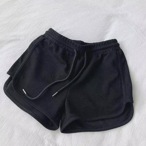 Short de yoga sportif personnalisable à taille élastique respirante pour femme en polyester pour l'été - Product Image 1