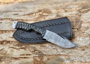 มีดดาบเหล็กดามัสกัส ใบมีดตายตัว แบบฟูลแทง สำหรับล่าสัตว์ ปอกหนัง งานอุตสาหกรรม ด้ามไม้ คุณภาพระดับ OEM สำหรับตั้งแคมป์ กิจกรรมกลางแจ้ง พร้อมปลอกแนวตั้ง - Product Image 2