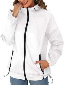 Veste coupe-vent légère et imperméable à capuche pour femme - Product Image 3