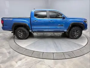 TOYOTA TACOMA TRD OFF ROAD 2018 USADO, VOLANTE A LA IZQUIERDA/DERECHA - Product Image 2