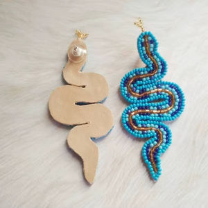 Pendientes de Botón con Cuentas de Semillas Bordadas a Mano de Diseño Indio para Mujer, Clásicos para Fiestas, Multiusos, con Lentejuelas y Bordado de Cuentas - Product Image 1