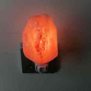 Lampe de nuit en sel naturel de l'Himalaya de qualité 100% Décoration artisanale par un fabricant de gros pakistanais respectueux de l'environnement - Product Image 1