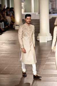 El último y hermoso conjunto Sherwani bordado de 2023 con pantalones y zapatos de seda para bodas/fiestas, disponible en Tallas grandes - Product Image 2