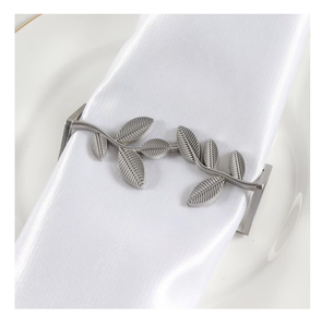 Rond de Serviette en Métal Décoratif Centre de Table Argent Mat Poli Rond Martelé Fleur Anneau de Serviette - Product Image 2