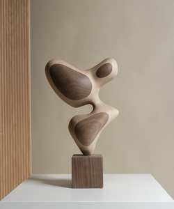 Escultura de Madera Premium Hecha a Mano con Madera Sólida para una Durabilidad Prolongada y un Estilo Interior Elegante - Product Image 2