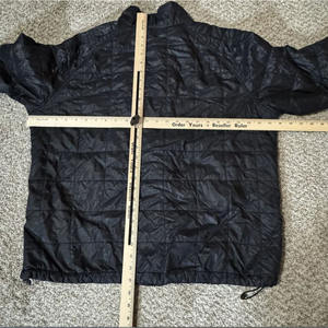 Chaqueta acolchada personalizada para hombre, ligera, cálida, con bolsillos con cremallera, carcasa a prueba de viento y dobladillo ajustable - Product Image 4