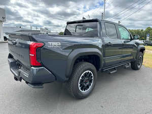 (W&T) PROMO Ventes 2024 Toyota Tacoma TRD Off-Road Double Cabine 5' Bed 4WD Pick-up Véhicule d'occasion - Product Image 6