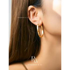 Orecchini a Cerchio Leggeri e Semplici in Oro, Antiossidanti, Delicati per Uso Quotidiano, Impermeabili, Regalo Perfetto per la Mamma - Product Image 3