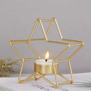 Candelabro de Hierro Antiguo para Decoración de Interiores Tradicional que Ofrece Encanto de la Antigua Edad y Construcción Sólida - Product Image 1