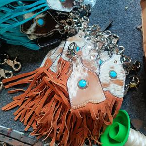 Atractivo pequeño regalo para pelo de vaquero y vaquera en llavero de piel de vaca llavero diseño de flecos de Rodeo International - Product Image 4