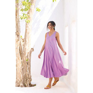 Robe longue en twill Kokum - Robe débardeur unie à volants floraux pour les journées de loisirs et les célébrations - Product Image 6