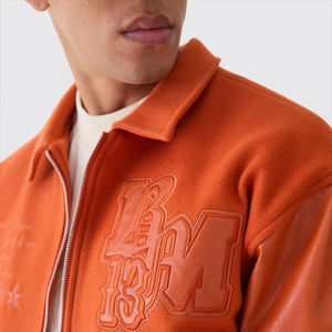 Chaqueta universitaria de béisbol con manga de cuero bordada personalizada al por mayor estilo Letterman en blanco Hip Hop recubierto de invierno personalizable - Product Image 3