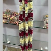 Karangan bunga Marigold buatan tangan India bunga merah dan putih cantik melati buatan tangan dengan karangan bunga dekorasi mawar