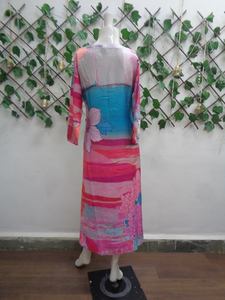 Tela de viscosa ligera para mujer, Kurta con cuello en V y motivos étnicos, ajuste moderno a los mejores precios, proveedor indio - Product Image 4