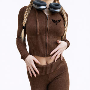 Ensemble deux pièces marron côtelé pour femme : haut court zippé et pantalon, coupe ajustée, tenue décontractée athleisure - Product Image 1