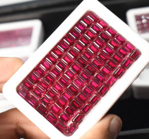 Piedra preciosa de rubí creada en laboratorio, Octágono de corte esmeralda calibrado para la fabricación de joyas, piedras preciosas facetadas sueltas - Product Image 5