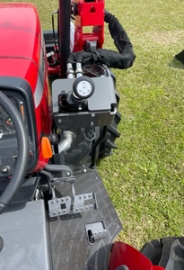 Tracteur agricole Massey Ferguson 2605H 55 CV Diesel, consommation de carburant efficace, chariot de ferme fiable pour le labour et le travail du sol - Product Image 3