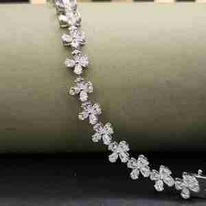 กำไลข้อมือเพชรทรงลูกแพร์ 5 กะรัต เพชรเลี้ยงในห้องปฏิบัติการ ดีไซน์ทันสมัย ทองคำขาว 18K สำหรับผู้หญิง เหมาะเป็นของขวัญวันวาเลนไทน์ - Product Image 2