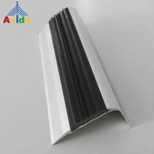 Construção antiderrapante PVC Rubber Strip Inserido Alumínio Passo Narizes Escada Narizes