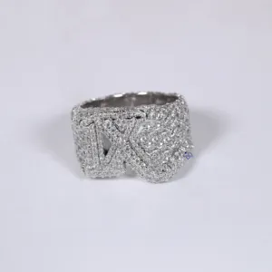 冰出嘻哈戒指，由925纯银制成，带有辉石钻石最新图案流行设计珠宝系列