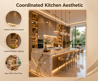Cuisine moderne sur mesure KEJIA avec îlot en marbre, unités murales de rangement hautes, vitrine en verre et design d'éclairage chaleureux