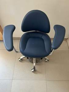 Tabouret de chirurgien médical fourni directement par l'usine avec base en acier inoxydable, anneau antidérapant pour les pieds disponible à un prix abordable - Product Image 4