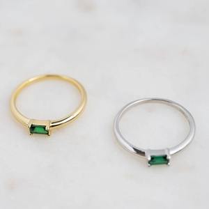 Anillo fino de piedras preciosas de Esmeralda Baguette de oro y plata vintage, joyería de piedra natal para ella para compromiso de boda o fiesta - Product Image 4