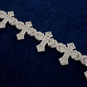 Pulsera de cruz estilo hip hop con incrustaciones de moissanita incolora personalizada en plata de ley 925, proveedor de joyería brillante de la India - Product Image 1