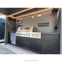 Îlot de cuisine barbecue modulaire moderne en acier inoxydable écologique pour l'extérieur avec évier, armoire et porte vitrée pour la salle à manger