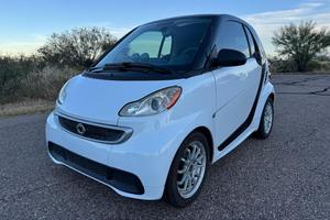 Neatly used 2014 Smart For-Two El-ect-ric D-rive Pa-<b>s</b>-sion - Product Image 5
