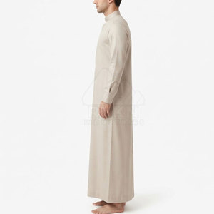 Thobe moderne simple et ajusté pour homme – Tenue islamique décontractée et élégante en coton léger, respirant et confortable, avec des détails soignés - Product Image 3